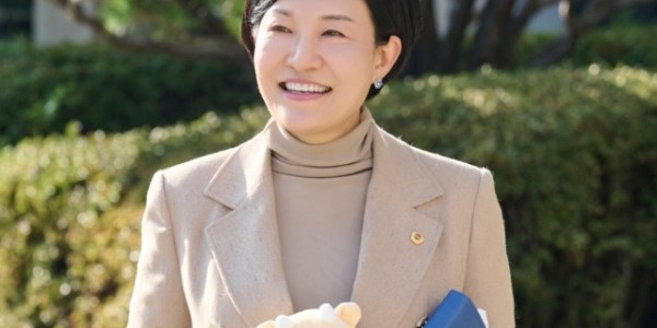 250107 이채명 의원, 행정사무감사 우수의원 및 우수의정대상 동시 수상.jpg