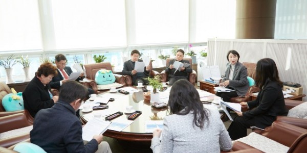 20250107 용인특례시의회, 용인시에 골목상권 등 소상공인 지원 활성화 방안 적극 제안(1)-의장단 회의.jpg