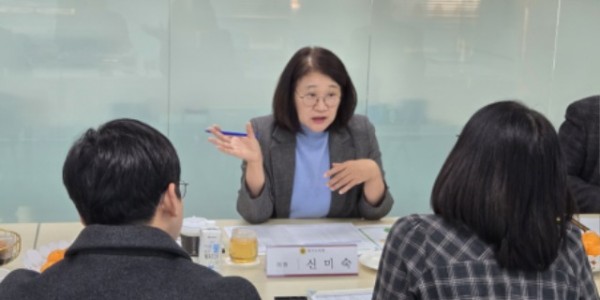 250115 신미숙 의원, 화성 동부 교육 현안 논의…안정적 예산 집행 당부 (1).jpg
