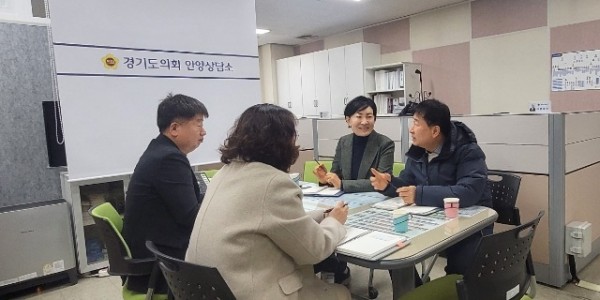 250115 이채명 의원, 평촌 자유공원 배드민턴장 환경개선 관련 면담 실시 (1).jpg