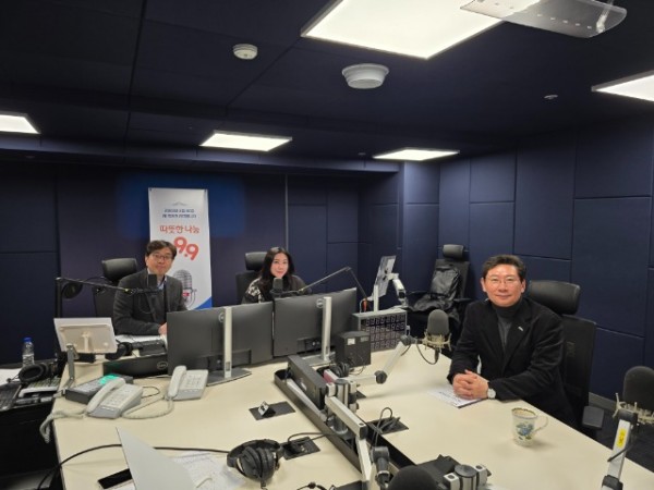 3. 이상일 용인특례시장이 24일 OBS라디오 최진만 이유나의 굿모닝 OBS에 출연해 용인특례시의 시정 운영에 대한 의견을 말했다..jpg