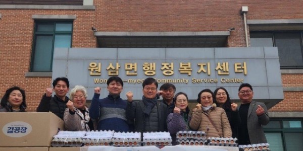 사진5-1 원삼면 저소득 가구에 명절 꾸러미 나눔.jpg