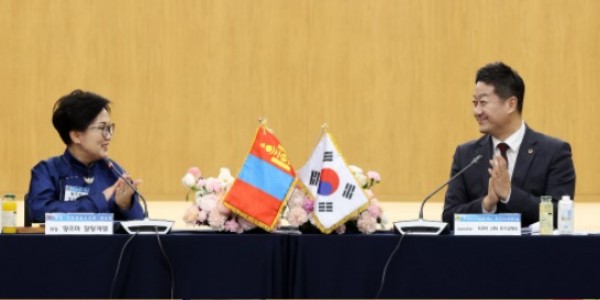 250204 김진경 의장, 4일 몽골 다르항올도의회 대표단 접견 (1).jpg