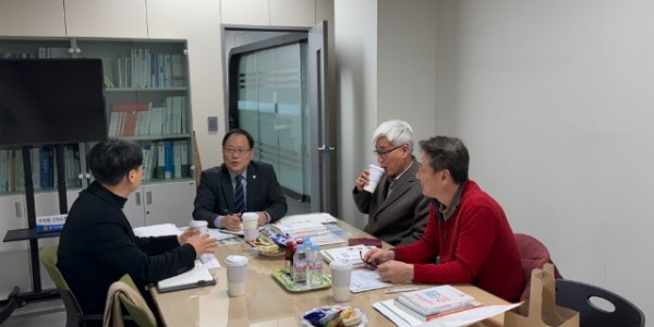 250205 박재용의원, 경기도장기요양요원 애로사항 청취 및 교육 환경 개선 방안 정담회.jpg