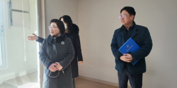 250205 김옥순 의원, 의왕역 경기행복주택 방문... 주거취약계층 주거안정화 방안 논의 (1).jpg