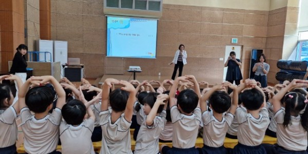 6-1. 용인특례시 3개구보건소는 미취학 어린이를 대상으로 바른 구강 관리 습관을 돕기 위해 구강 건강 교실 을 운영한다..jpg