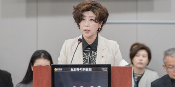 250218 정경자 의원, 마약범죄 예방 및 재활 체계 구축을 위한 법령 개정 건의안 상임위 통과 (1).jpg