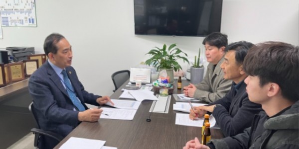 250221 김창식 의원, 가금산업 경쟁력 강화를 위한 지원 방안 논의 (1).jpg