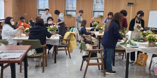 8. 지난해 용인특례시 생활원예교육 수강생들이 교육받고 있는 모습.jpg