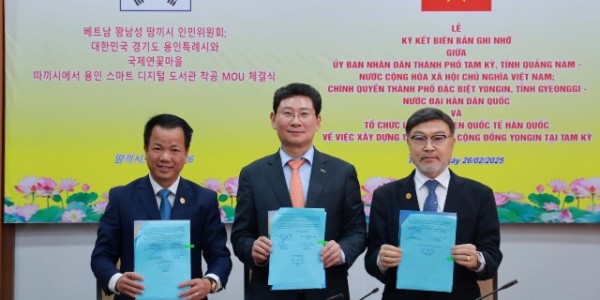 10-1. 이상일 용인특례시장은 26일(현지시각) 오후 꽝남성의 성도인 땀끼시를 방문해 시가 ODA(공적개발원조) 사업으로 건립을 지원한 용인 스마트 디지털도서관 건립 MOU를 땀끼시 측과 체결했다.jpg