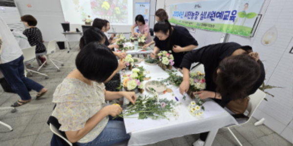 6-1. 지난해 용인특례시에서 진행한 반려식물 원예테라피 교육 모습.png