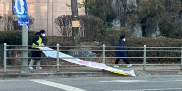 3. 불법현수막 시민수거단의 활동 모습.jpg