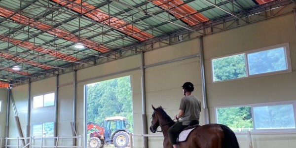 10. 지난해 용인특례시 학생승마체험에 참가해 승마 체험을 받고 있는 모습.jpg