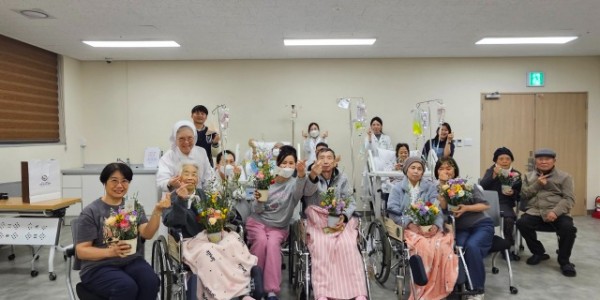 4. 용인특례시는 호스피스 성루카병원 환자와 보호자를 대상으로 치유농업서비스 원예교육을 진행하고 있다.jpg