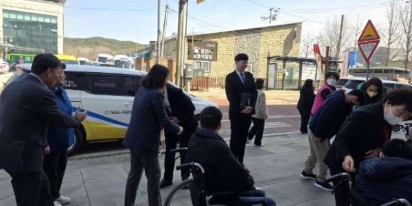 보도자료사진(장애인%20사회적응체험%20차량지원%20).jpg