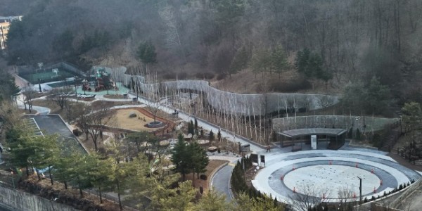 1-1. 용인특례시는 처인구 김량장동 산 37-16번지 일원 용인중앙공원의 노후 시설과 주차장 개선 공사를 완료했다..jpg