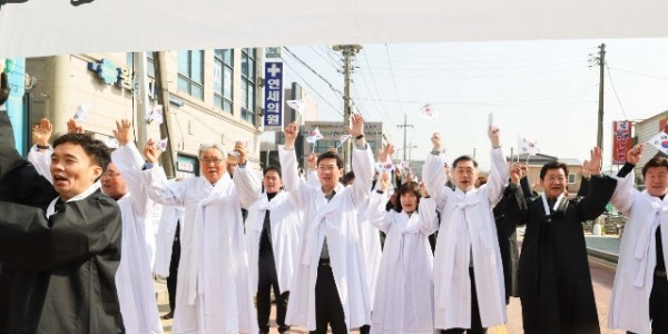 2-1. 용인특례시는 22일 오전 처인구 원삼면 이음센터 야외무대에서 106년 전 일어났던 용인 3·21 만세운동 기념하는 행사를 열었다..jpg