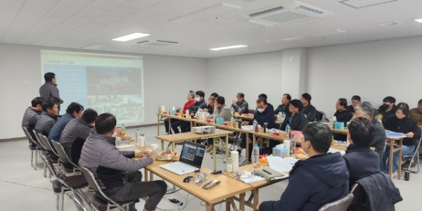 5-1. 지난 20일 처인구 양지면 경남아너스빌디센트아파트의 하자보수 조치 여부를 확인하기 위해 ‘용인시 공동주택 품질점검단’이 특별 점검을 했다..jpg