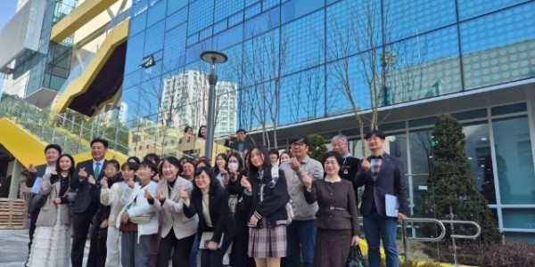 5. 용인특례시 흥덕청소년 문화의집 간담회에 참석한 인사들의 모습.jpg