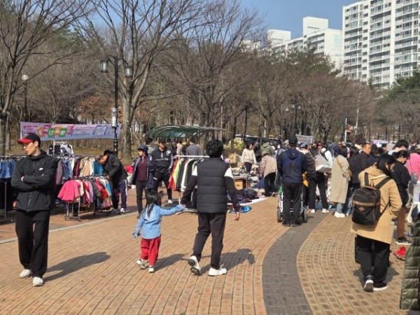 9. 22일 수지근린공원에서 열린 나눔장터 모습.jpg