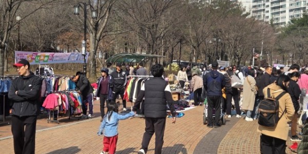9. 22일 수지근린공원에서 열린 나눔장터 모습.jpg