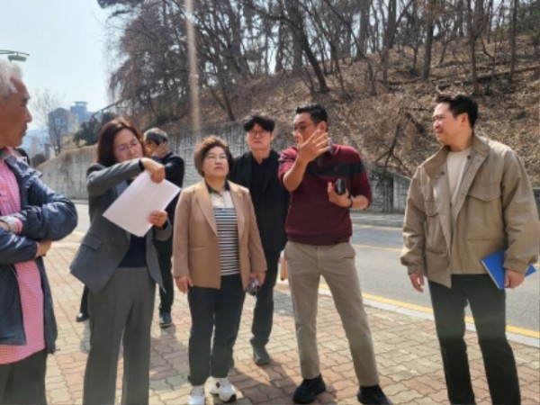 250325 김옥순 의원, 의왕과천 고속도로 굴다리 보행로 현장점검 (1).jpg