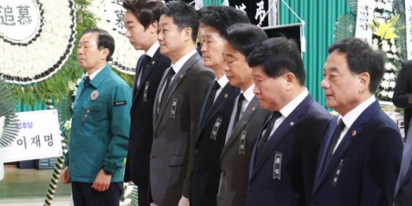 250326 김진경 의장, 산청 산불진화 희생자 조문..애도의 뜻 전해 (1).jpg