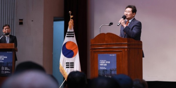 250327 3-1. 이상일 용인특례시장은 26일 기흥구 상갈동 경기도박물관 뮤지엄아트홀에서 개최된 광복 80주년 기념 ‘이달의 독.JPG