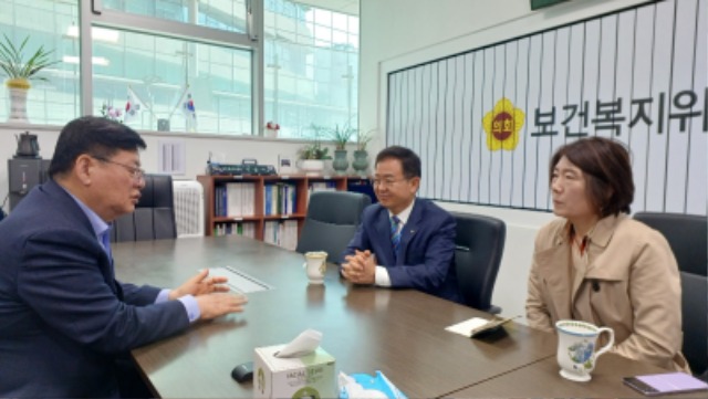 250417 이선구 의원, 경기복지재단과 AI복지 정책방향 논의...복지기술 향상 위한 정책공론화 필요 공감.jpg