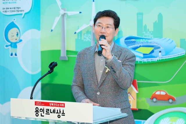 6-1. 이상일 용인특례시장이 22일 처인구 남동 용인시기후변화체험교육센터 홍보관 리뉴얼 재개관식에서 인사말을 하고 있다..jpg