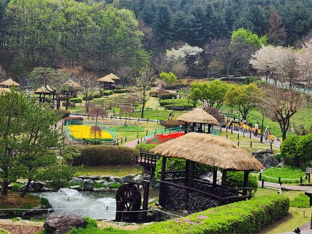 4. 용인특례시 농촌테마파크 여름철 전경.jpg