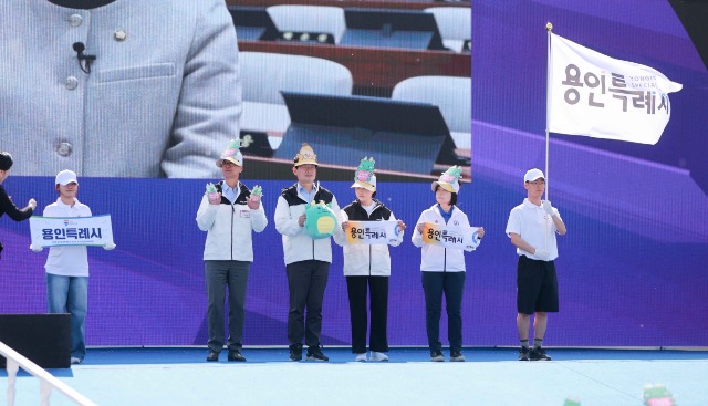 3-1. 이상일 용인특례시장은 24일 제15회 경기도장애인체육대회 개회식에 참석해 출전 선수들 응원했다.JPG