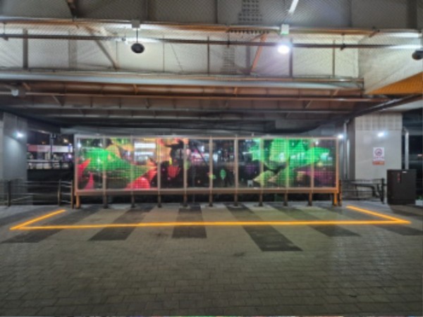 2-1. 용인경전철 기흥역 하부에 설치돼 운영을 시작한 미디어월.jpg