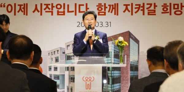 9-1. 이상일 용인특례시장이 31일 승일희망요양병원 개원식에서 축사의 뜻을 전하고 있다..jpg