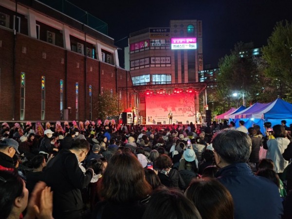 9. 지난해 열린 정평천 벚꽃 문화민속축제 모습.jpg