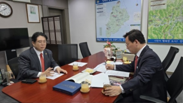 250402 김현석 의원, 김형동 국회의원 만나 과천지식3중 설립 협조 요청.jpg