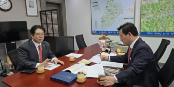 250402 김현석 의원, 김형동 국회의원 만나 과천지식3중 설립 협조 요청.jpg