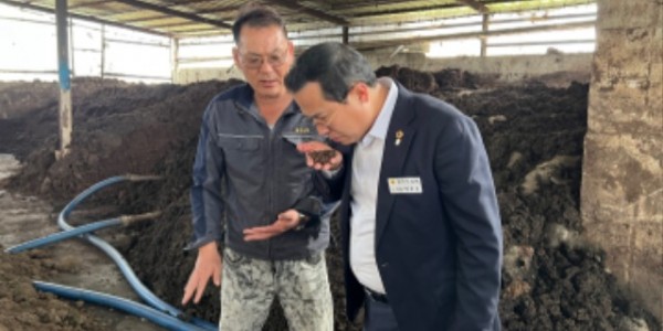 250416 이오수 의원, 이천시 축산환경개선제 활용 농가 방문...친환경 축산, 지역 갈등 해소와 품질 향상에 기여.jpg