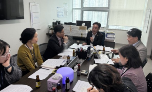 250418 김동규 의원, 경기도 외국인간병 제도 추진 위한 실무자 간담회 가져.jpg