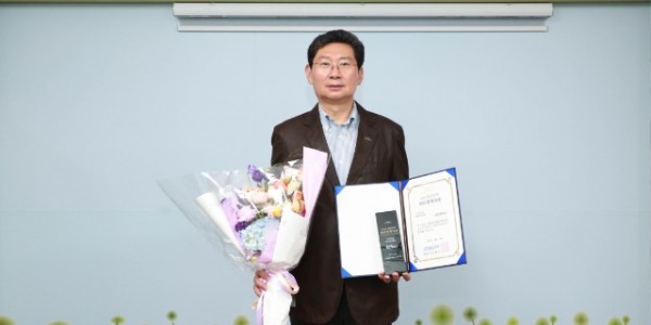 1. 용인특례시가 ‘2025대한민국 ESG경제대상’ ESG혁신대상을 받았다.jpg