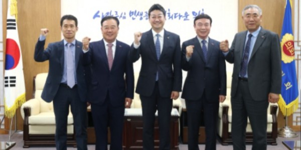 250422 김진경 의장, 경기지역 중소기업인, 소상공인 만나 현안 및 지원 방안 논의 (1).jpg