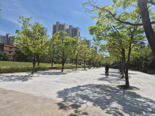 3-1. 바닥 포장 교체 등을 마치고 준공한 기흥구 새물근린공원.jpg