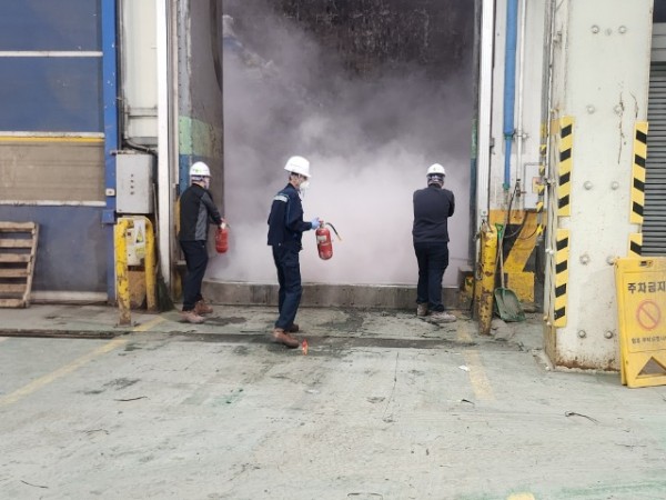 2-1. 용인특례시는 24일 포곡소방서와 함께 처인구 포곡읍 금어리 용인환경센터 화재 발생에 대비해 합동 소방 훈련을.jpg