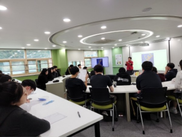 12. 휴먼북 멘토링 프로그램 진행 모습.jpg