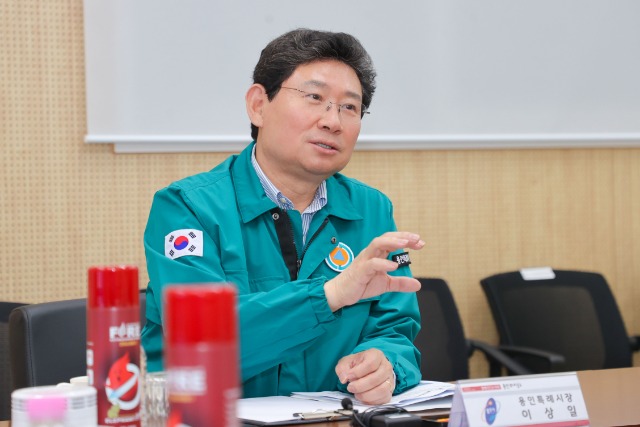 9-1. 1일 용인서부소방서에서 열린 제12회 용인특례시 안전문화살롱에 참석한 이상일 시장이 발언하고 있다.jpg