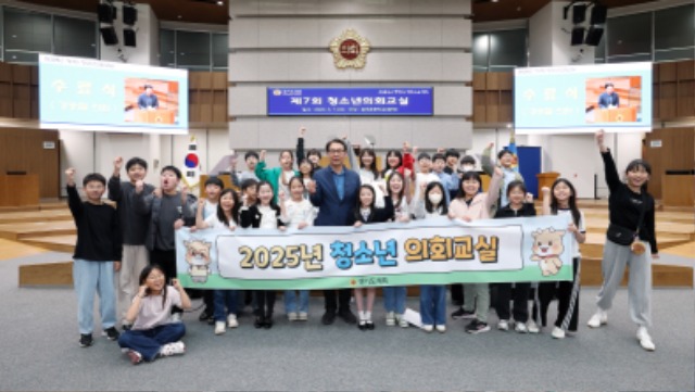 250508 강웅철 의원, 용인 홍천초 학생들과 청소년 의회교실 참여.JPG.jpg