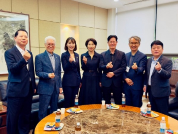 250512 이인애 의원, 제20회 경기도 입양의 날 기념행사 참석 (1).jpg