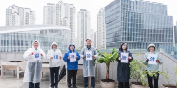 250512 정윤경 부의장, 경기도의회 열대작물 시범농장 개장식 참석.jpg