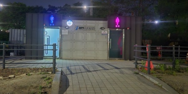 11. 용인특례시가 지역내 공중화장실 30곳에 태양광 LED조명 건물번호판을 설치했다..jpg