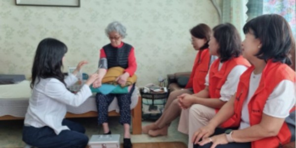 6-1. 영덕2동, 찾아가는 건강상담 ‘건강길잡이’.jpg